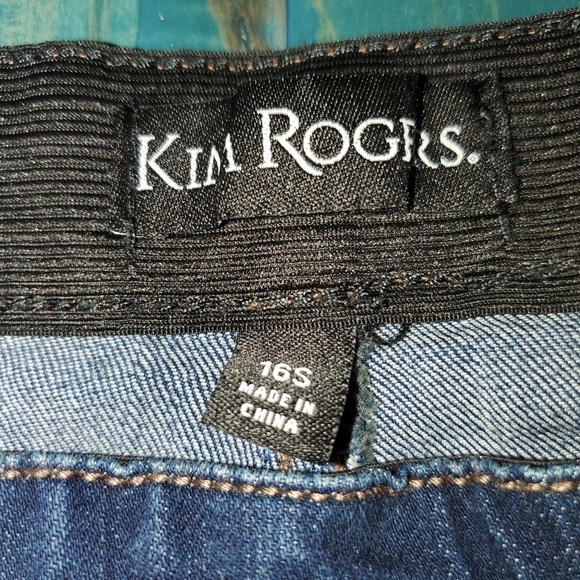 Kim Rogers 16 Short Jeans with Stretchy Waist - Picture 2 of 8